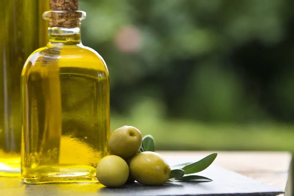 Olivový olej se součást ošetřujícího přípravku na nábytek