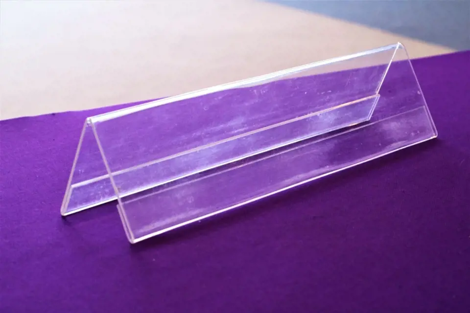 Plexisklo poslouží k tvorbě rámečků nebo stojánků, dá se i ohýbat.