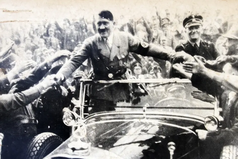 Hitler byl zvyklý na samé ovace.
