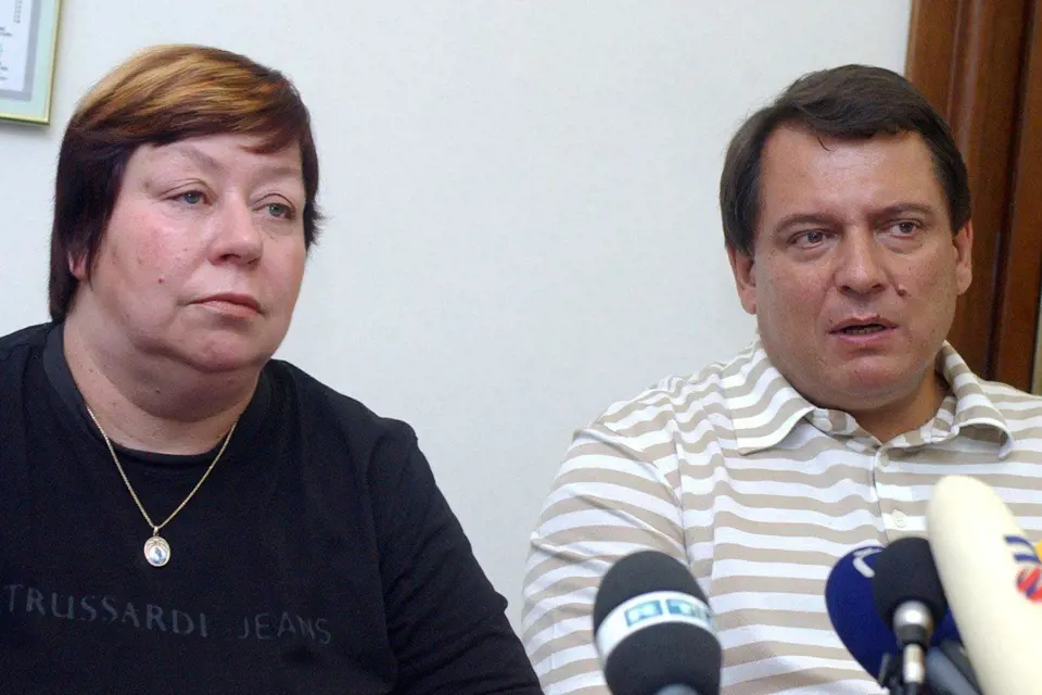 Manželé Paroubkovi 16. 7. 2007 na tiskové konferenci, kde se vyjadřovali k jejich rozvodu