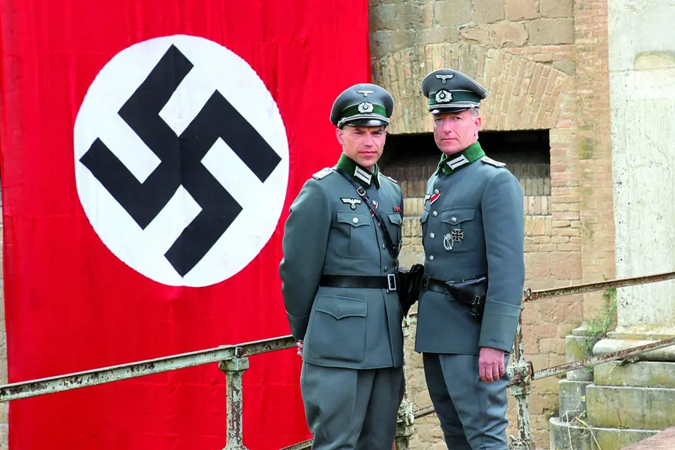 Johannes (vlevo) ve válečném snímku Mučedníci z Fiesole (2014). 