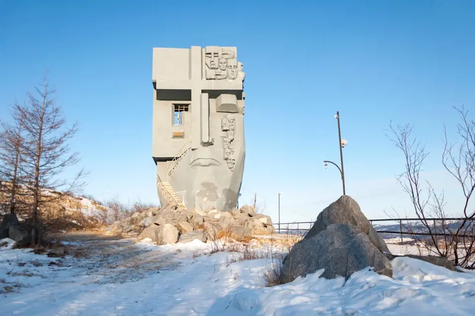 Památník obětem, které zahynuly v gulagu Kolyma.
