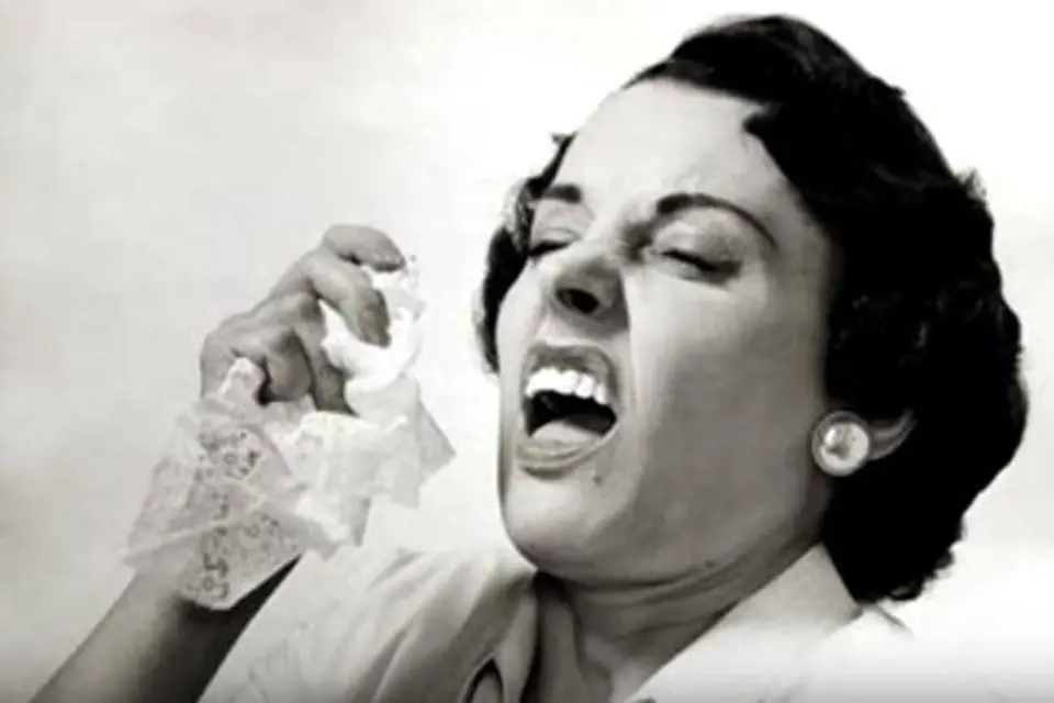 Jednou ze zajímavých antikoncepčních technik bylo dřepování po aktu s nutností si kýchnout. Výsledek byl prý zaručen!