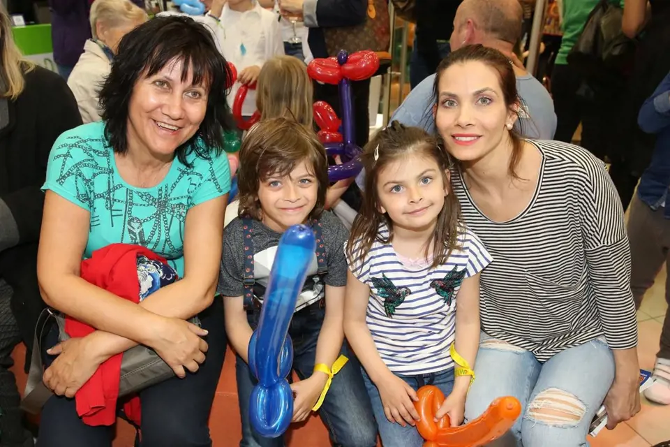Eva Decastelo s maminkou a dětmi Michalem a Zuzanou