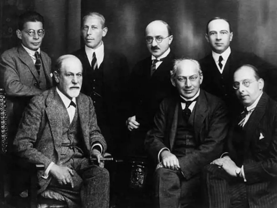 Sigmund Freud (vlevo dole) se svými kolegy