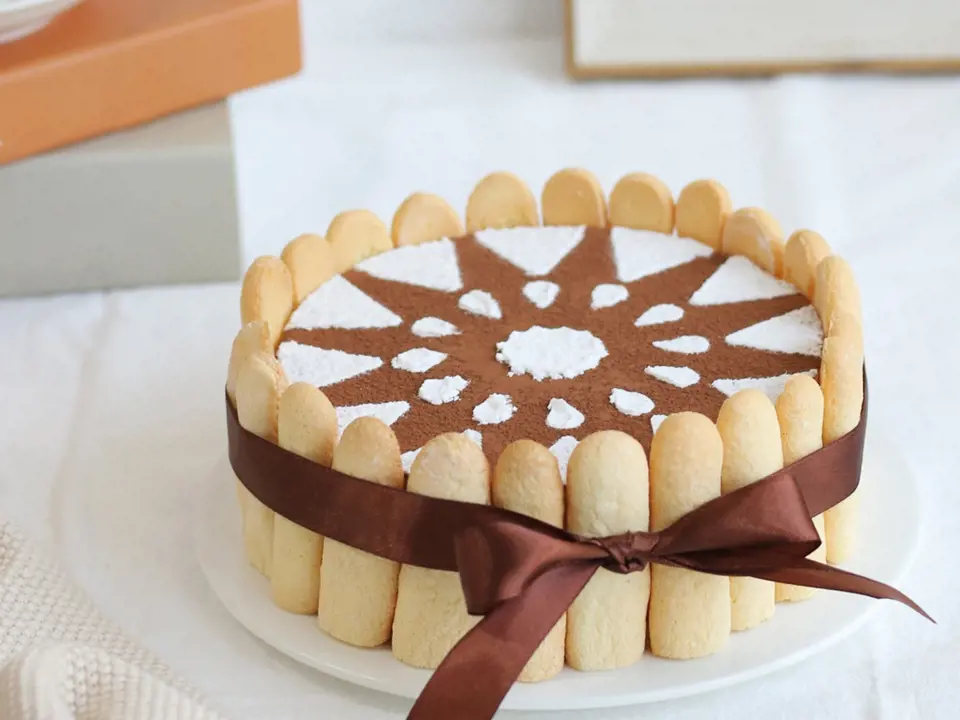 V kulaté verzi se dá tiramisu podávat i coby slavnostní dort.