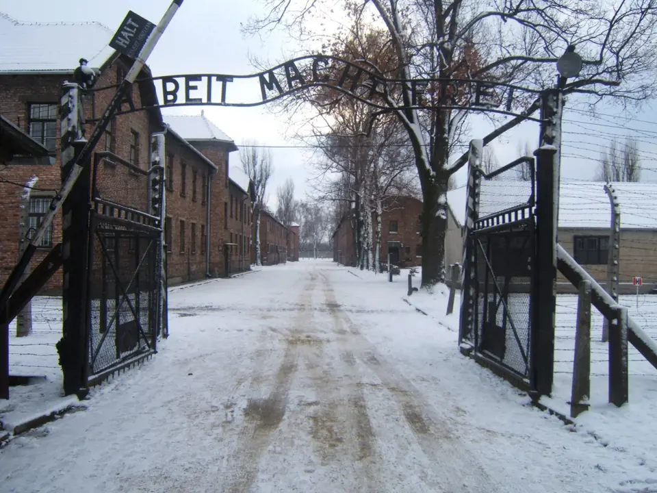 Nacistický koncentrační tábor Auschwitz I u města Osvětim. Do Osvětimi byla Johanna Langefeld převelena 23. března 1942.