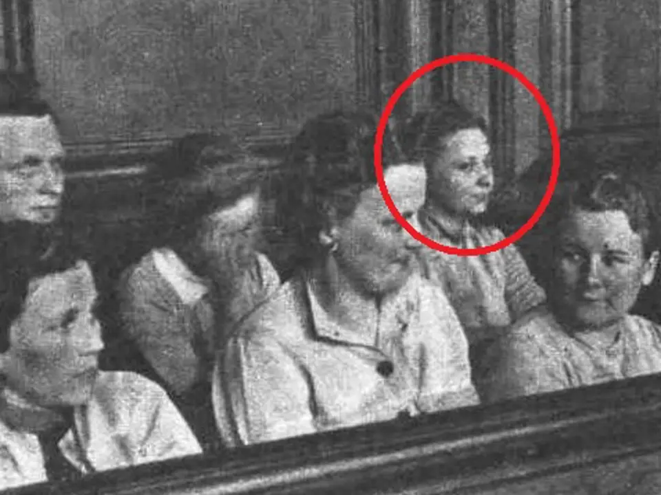 Jenny-Wanda Barkmann u soudního tribunálu s ostatními dozorkyněmi ze Stutthofu