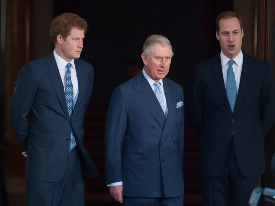 Fond prince Charlese poskytl peníze svým dvěma synům a jejich manželkám. 