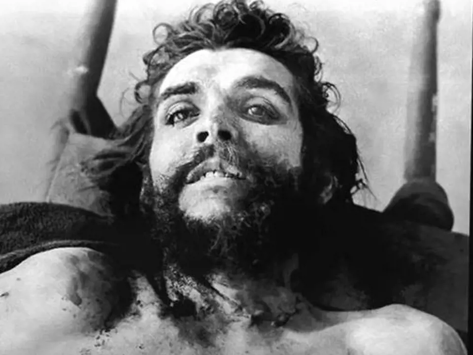 Che Guevara - symbol jedné éry zemřel následkem střelby 9. října 1967. Střelili ho devětkrát.