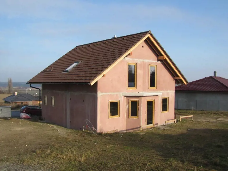 12. Montáž výplní a okapového systému, dům k dokončení (ilustrační foto z jiné stavby)