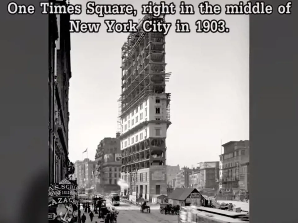 Stavba proslulého domu stojícího uprostřed New Yorku na Times Square v roce 1903.