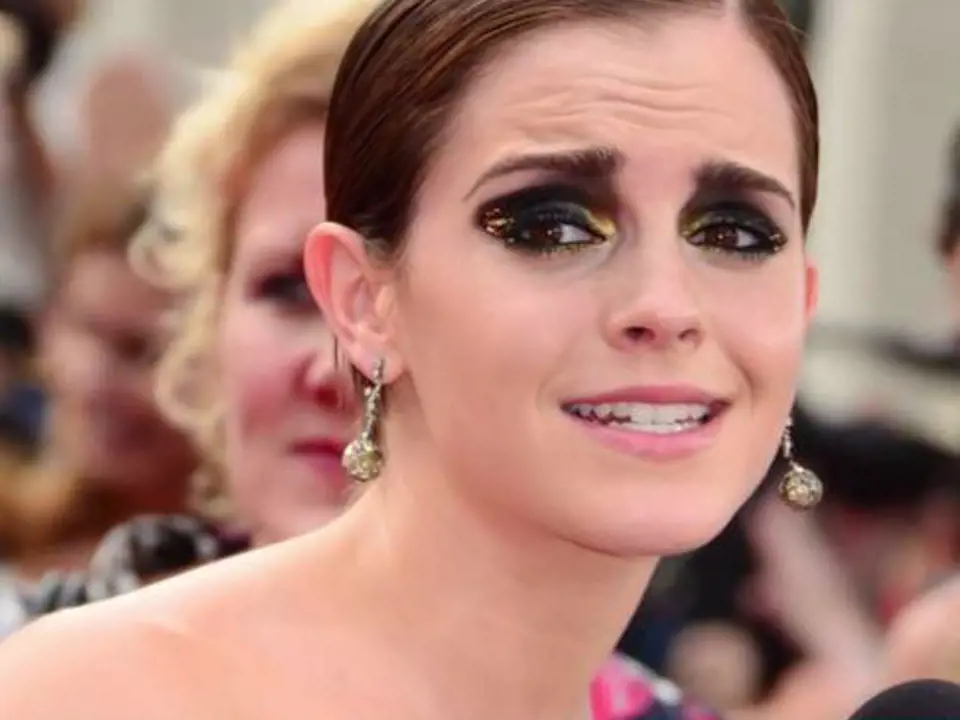 Emma Watson - je něžní děvče dobrých mravů a tak by to také mělo zůstat! Černá, zlatá na její oči nepatří!