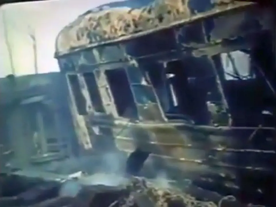 Výbuch zemního plynu zničil dva vlaky a zabil 575 lidí