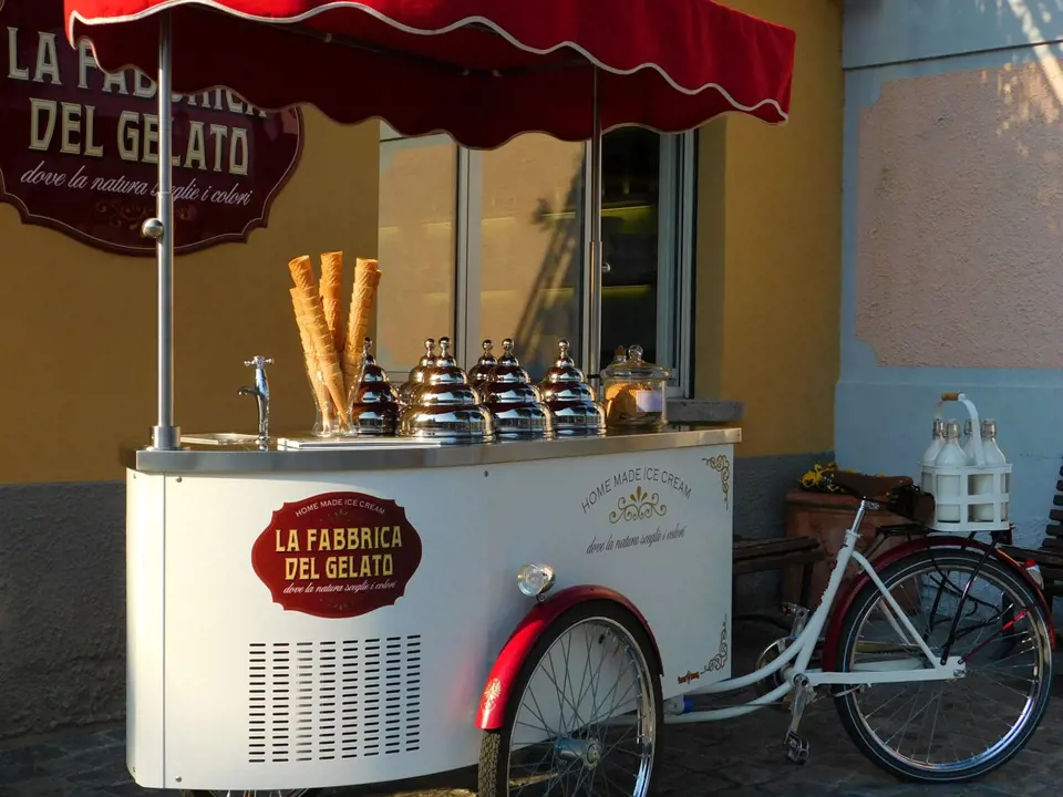 V Itálii jsou stále velmi oblíbené pojízdné stánky se zmrzlinou.