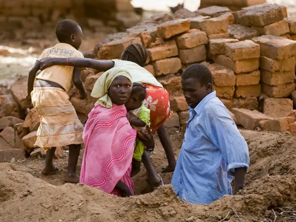 Súdán je africký stát (byl největším africkým státem do 9. července 2011, kdy se osamostatnil Jižní Súdán a největším státem se stalo Alžírsko), nacházející se na jih od Sahary.