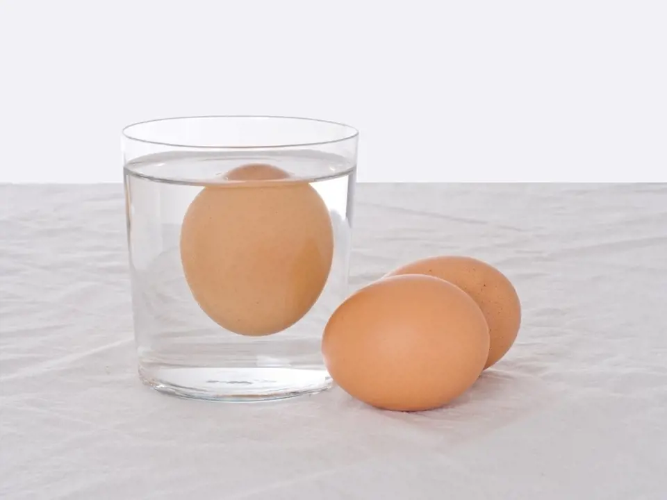 Jednoduchým trikem si můžete ověřit, jak stará jsou vejce.