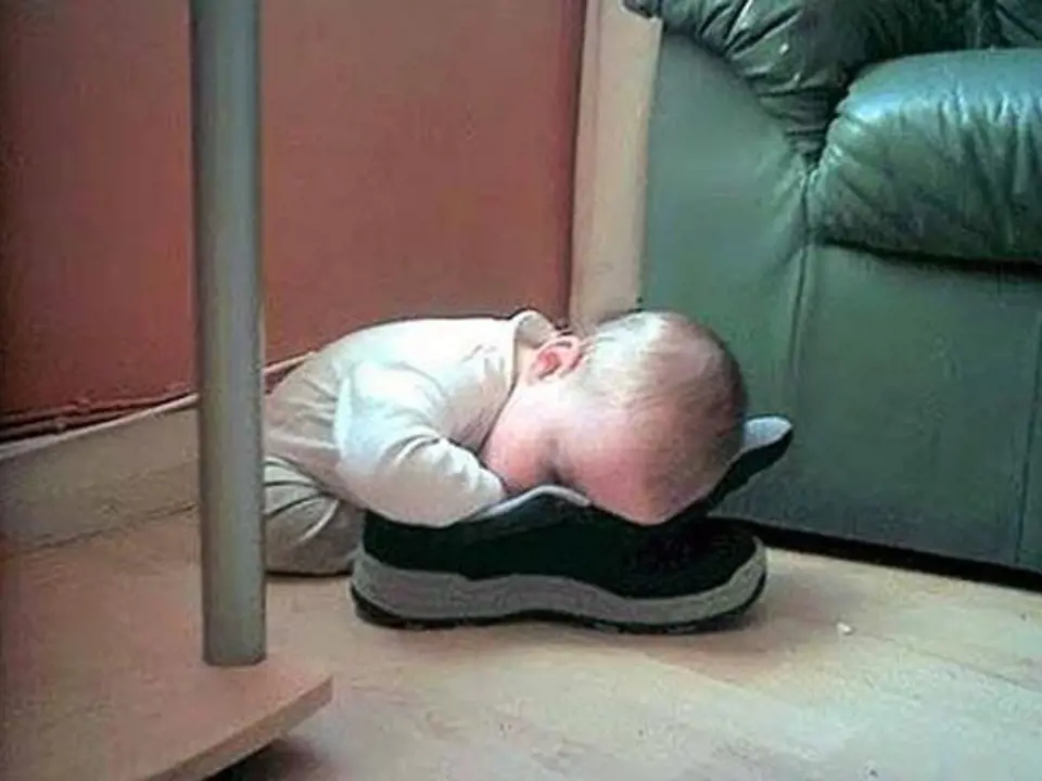 Dítě dokáže usnout kdekoliv