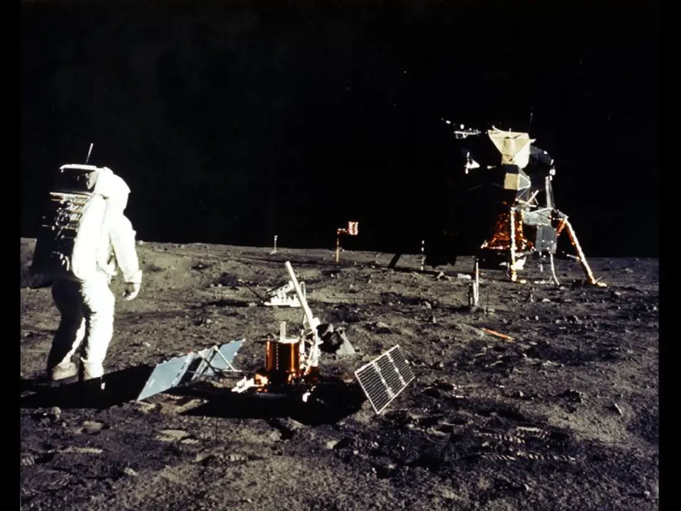 Neil Armstrong a Buzz Aldrin, muži na Měsíci