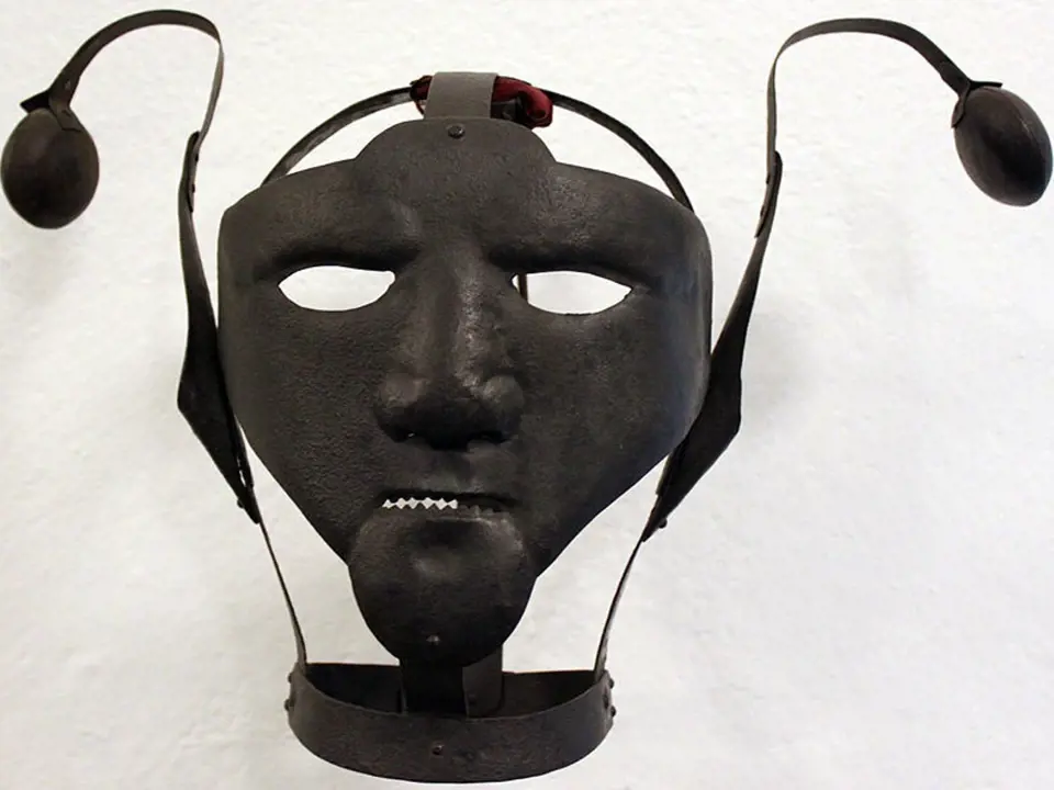 Maska pro hašteřivou ženu ze 17. století