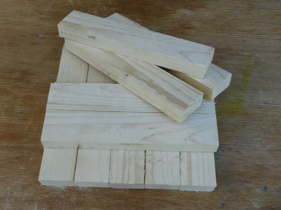 Výroba dřevěné trojnožky: Délka latí je pětkrát jejich šířka