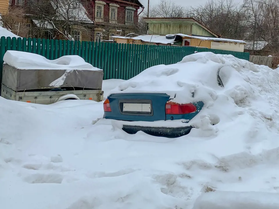 Sněhová nadílka není pro motoristy nic příjemného.