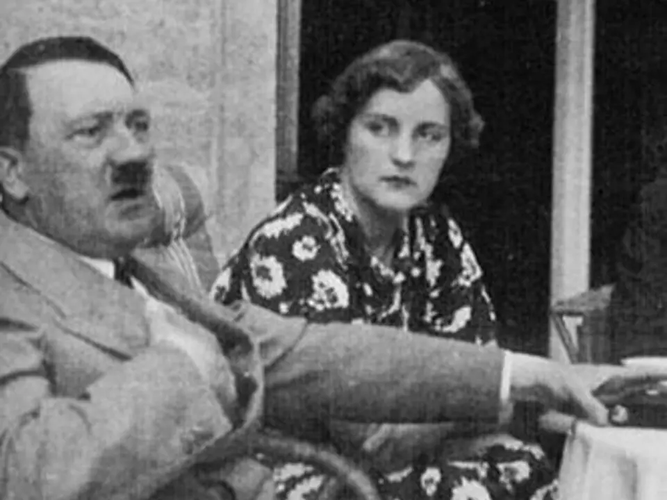 Unity Mitford při rozmluvě s Hitlerem