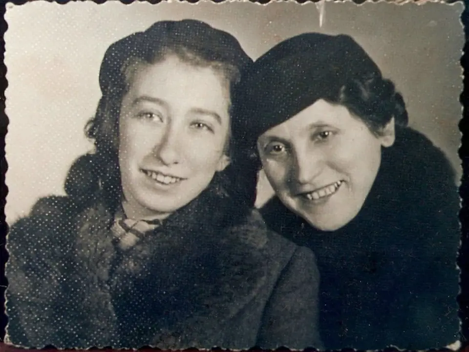 Magdalena Horetzká s matkou v roce 1941