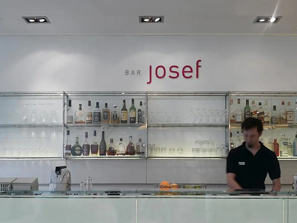 Bar pražského hotelu Josef 
