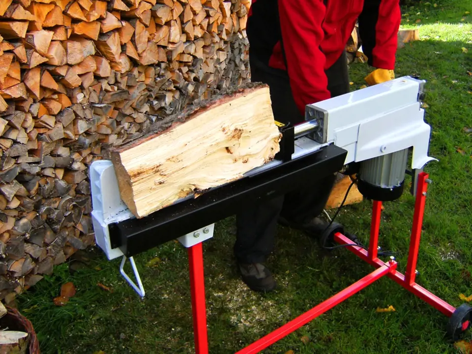 Štípačku dřeva ocení hlavně ti, kteří potřebují připravit zásobu na celou zimu.