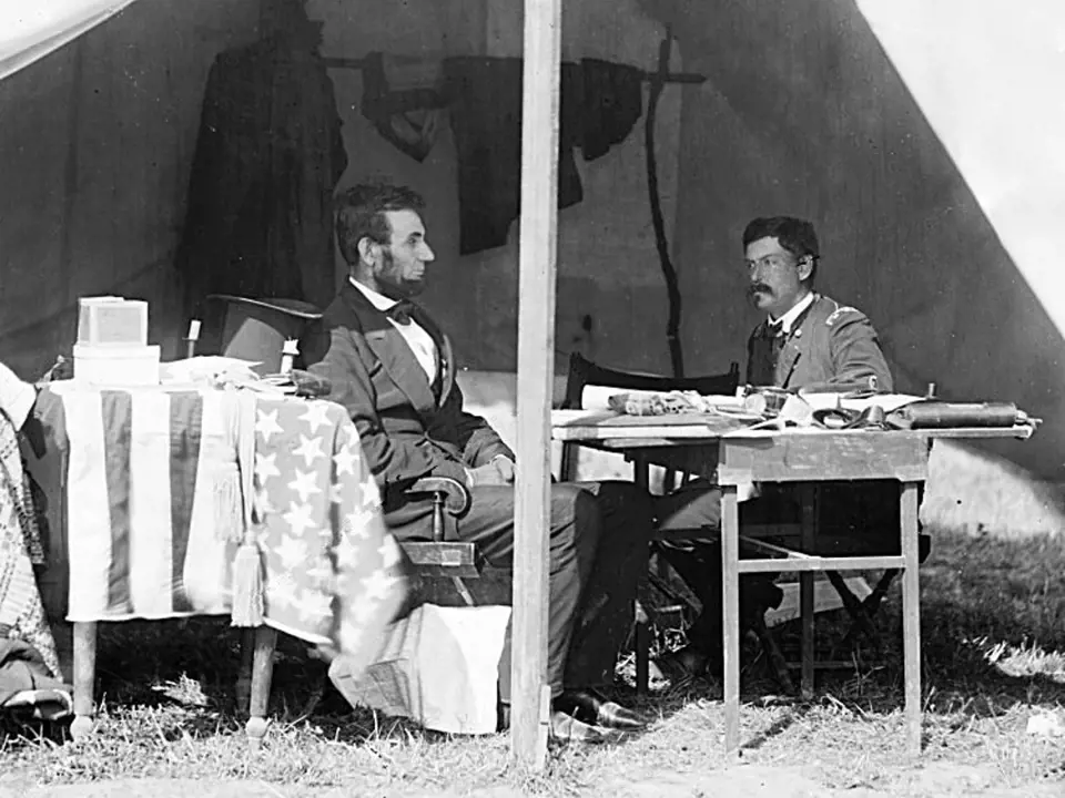 Americký prezident Abraham Lincoln a generál George B. McClellan