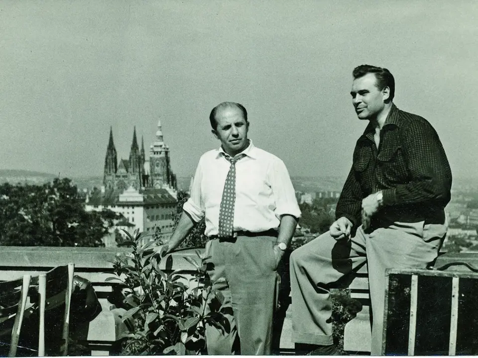 Rudolf se svým kamarádem dirigentem Karlem Vlachem (1948).
