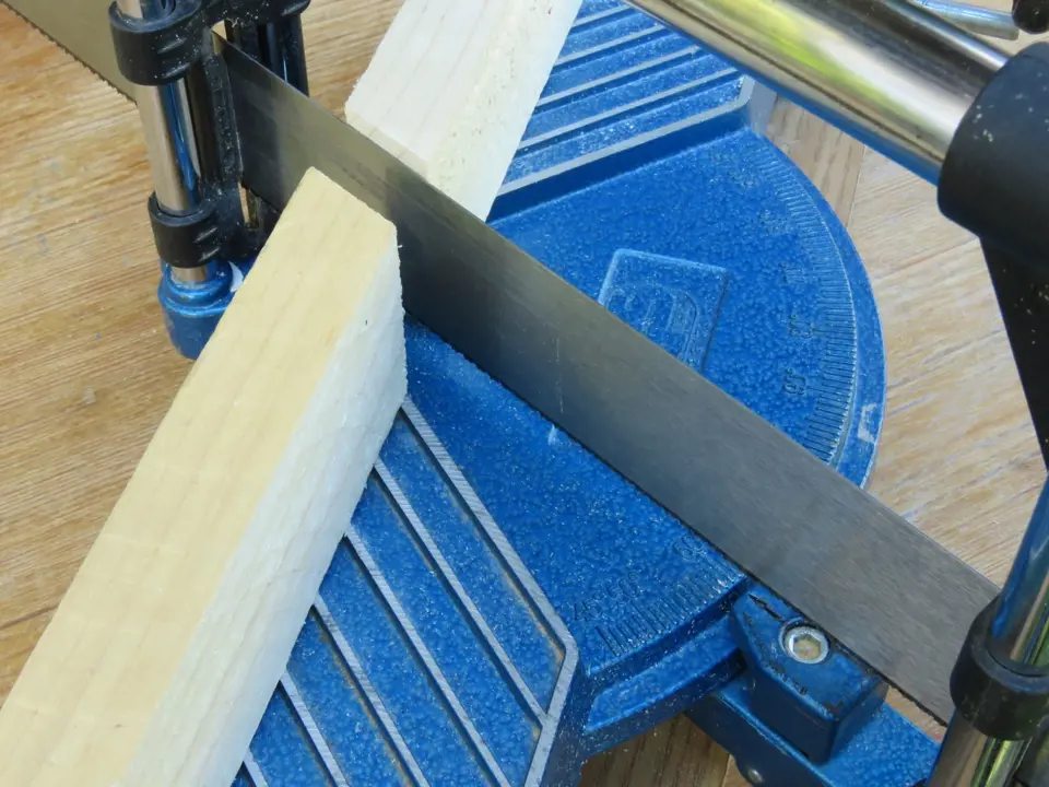 Výroba dřevěné trojnožky: Úhel pro vzpěry je 60 °