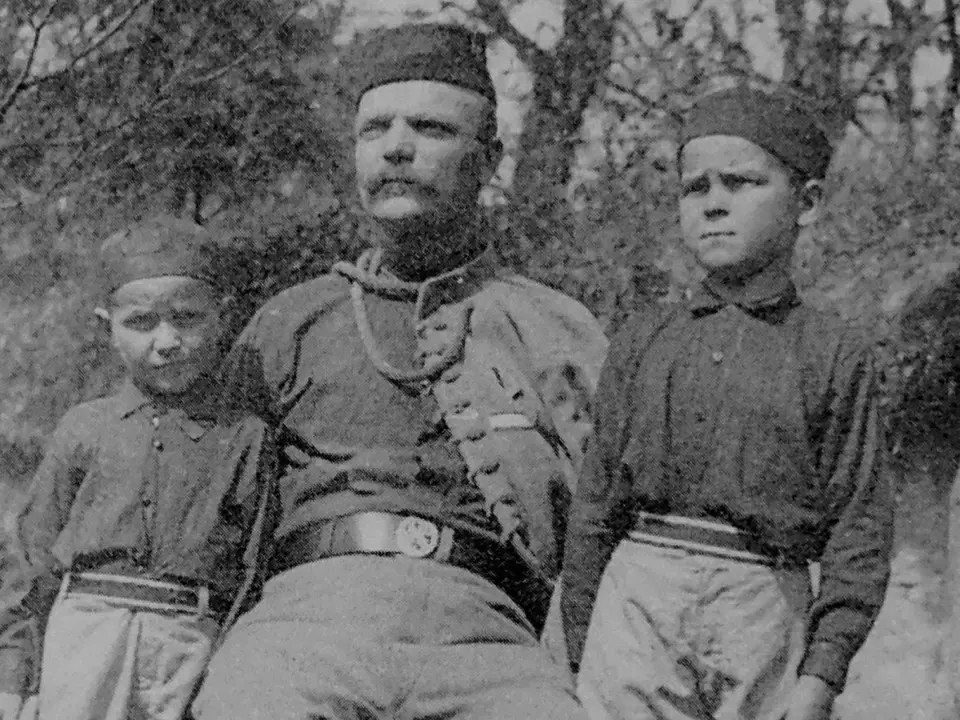 Václav Švéda (vlevo) s otcem Františkem a bratrem Zdeňkem za první republiky