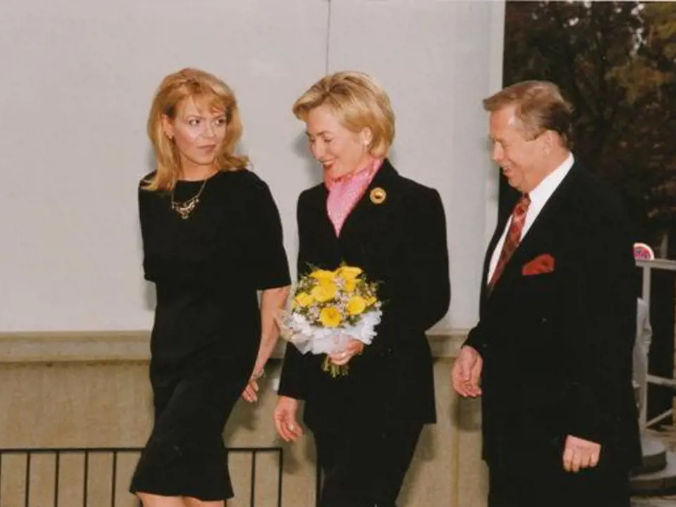 Václav a Dagmar Havlovi s Hillary Clintonovou, manželkou tehdejšího amerického prezidenta