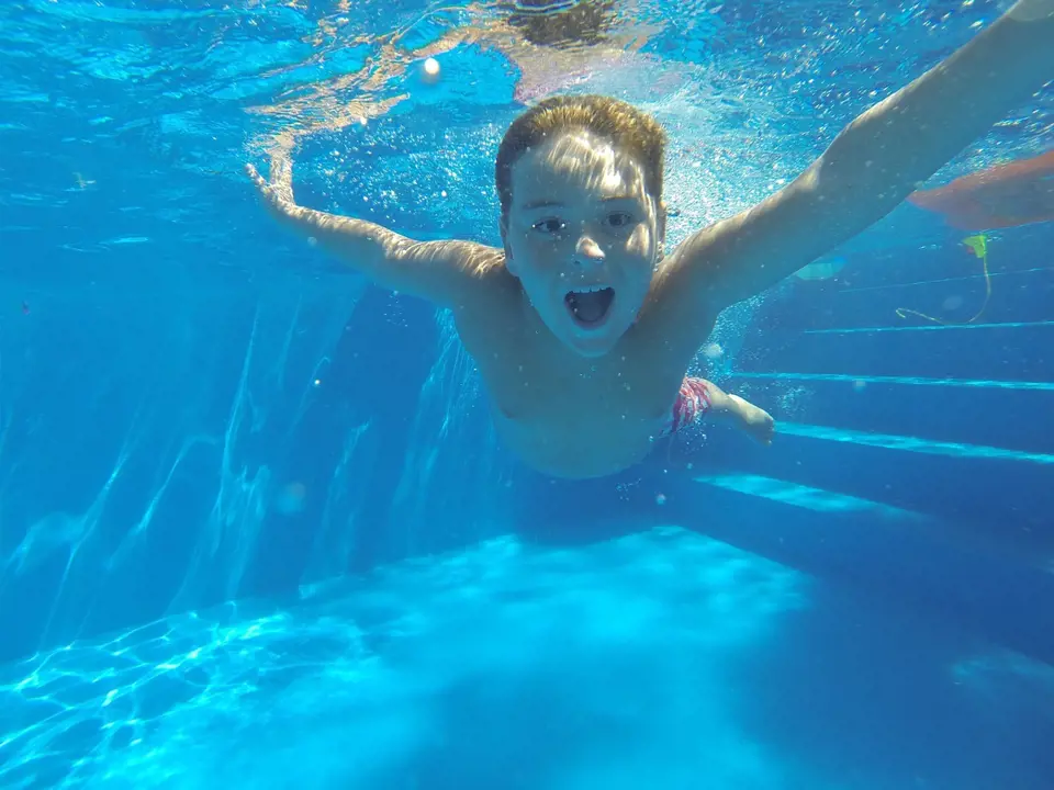 Je dobré děti naučit dobře plavat