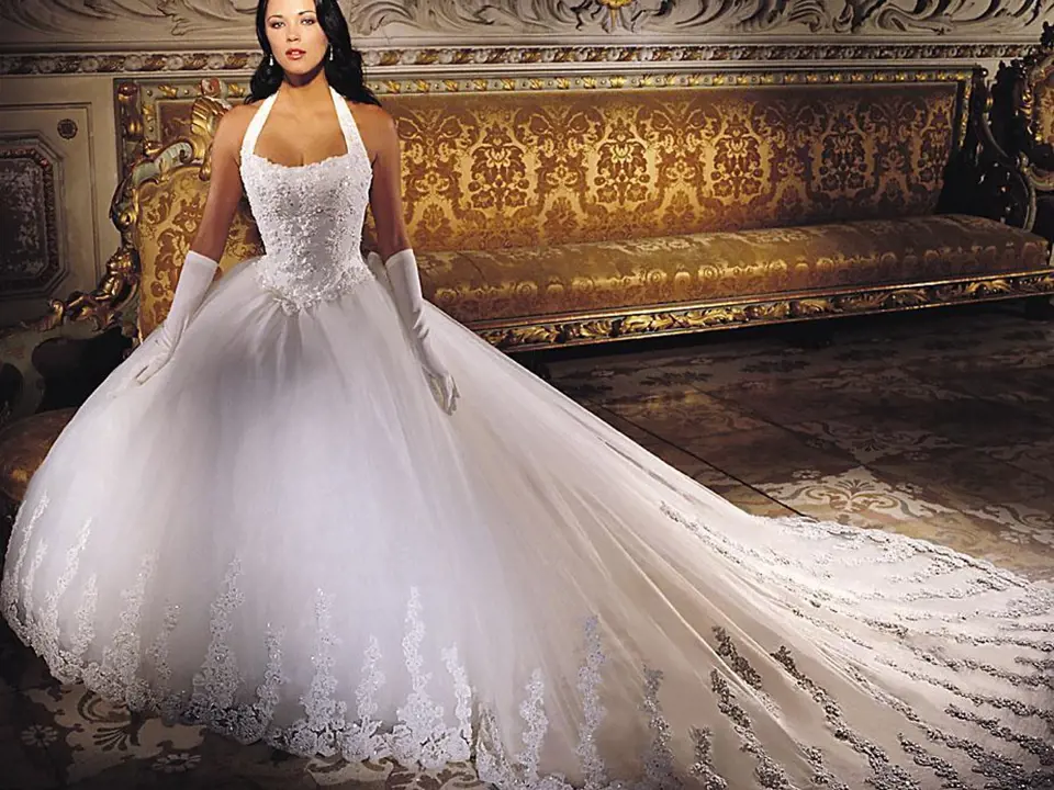 4. Luxusní svatební šaty značky Danasha