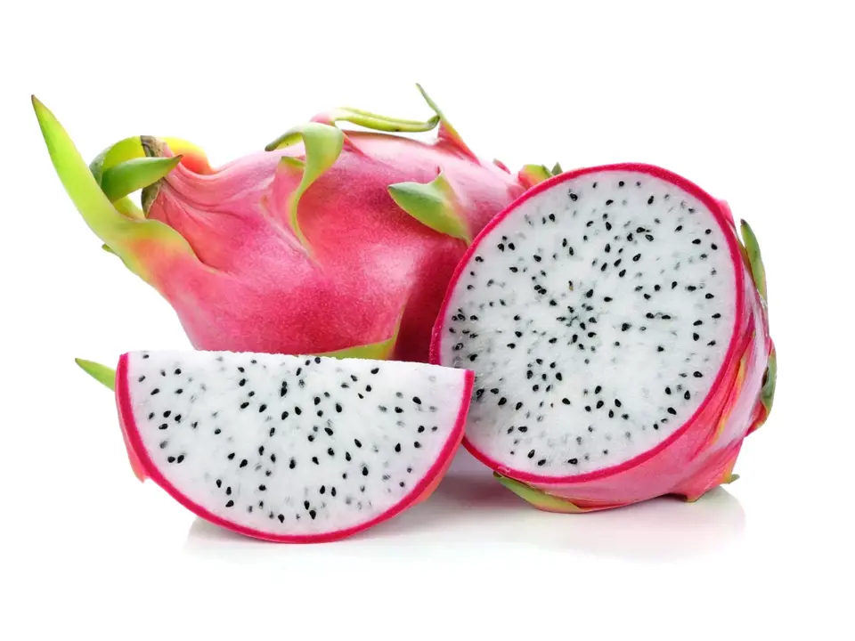 Dužina dračího ovoce (pitahaya) může být bílá nebo rudá.
