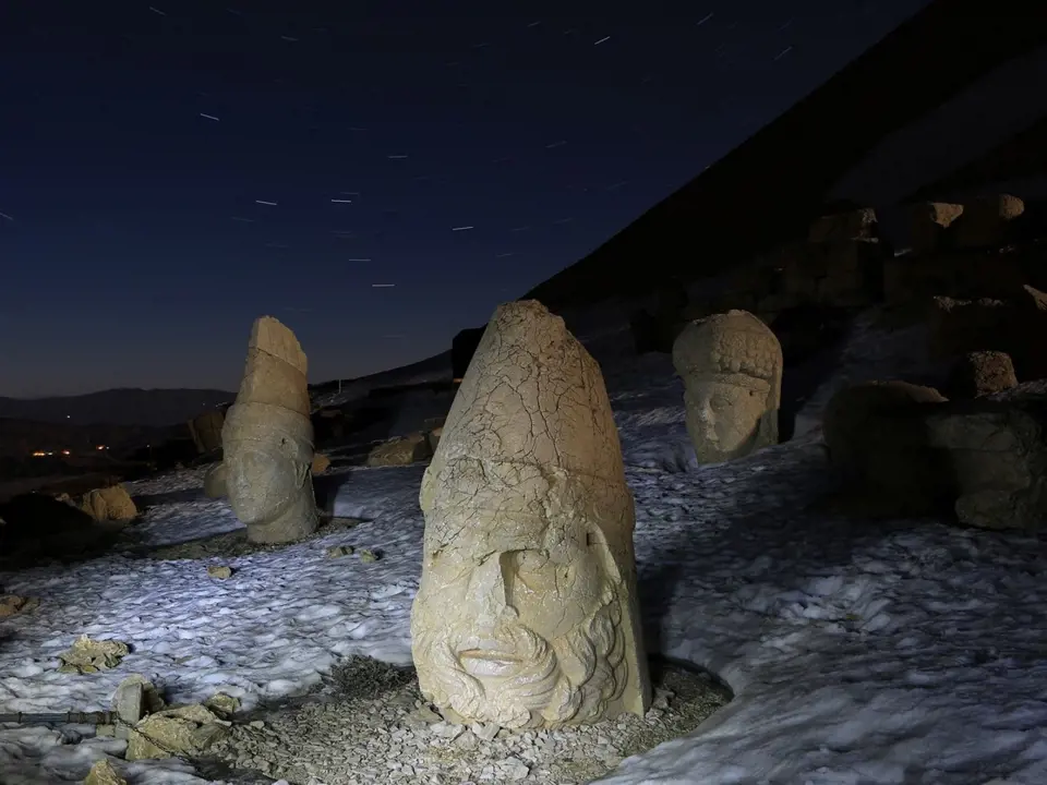 Gigantické sochy na hoře Nemrut