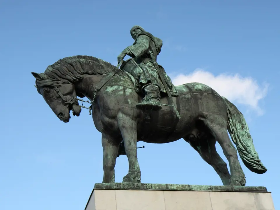 Socha Jana Žižky na Vítkově je třetí největší bronzovou jezdeckou sochou na světě.