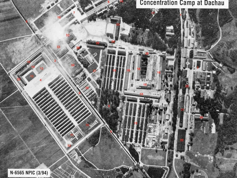 Letecký snímek koncentračního tábora Dachau.