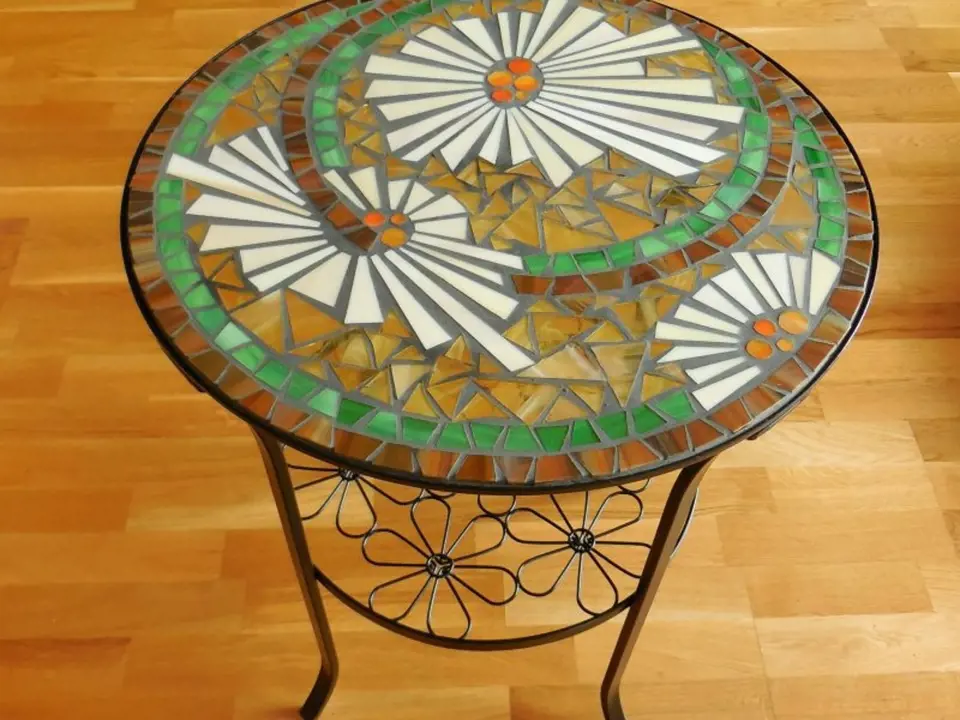 Autorská mozaika na skleněném podkladu, cena stolku 6216 Kč
