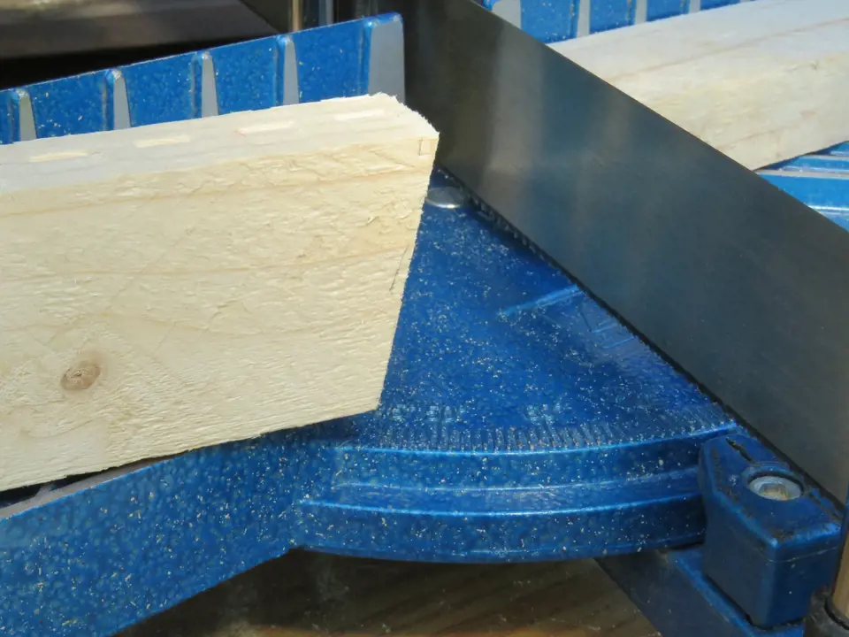 Výroba dřevěné trojnožky: Úhel pro nohy je 75 °