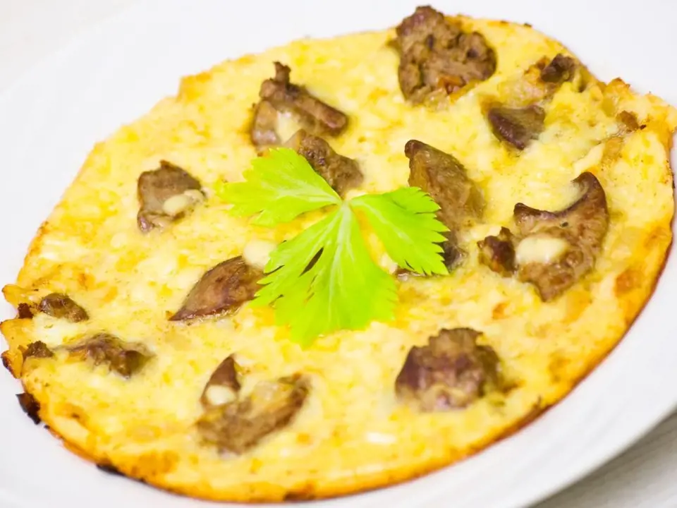 Omeleta s drůbežími játry je chutná a výživná