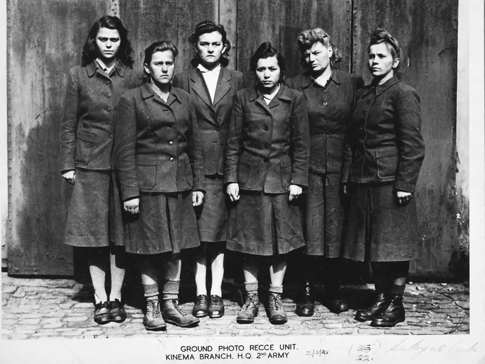 Dozorkyně z Bergen-Belsenu (zleva: Charlotte Klein, Lisbeth Fritzner, Hilde Lisiewitz, Herta Ehlert, Rosina Schieber, Elisabeth Volkenratrh).