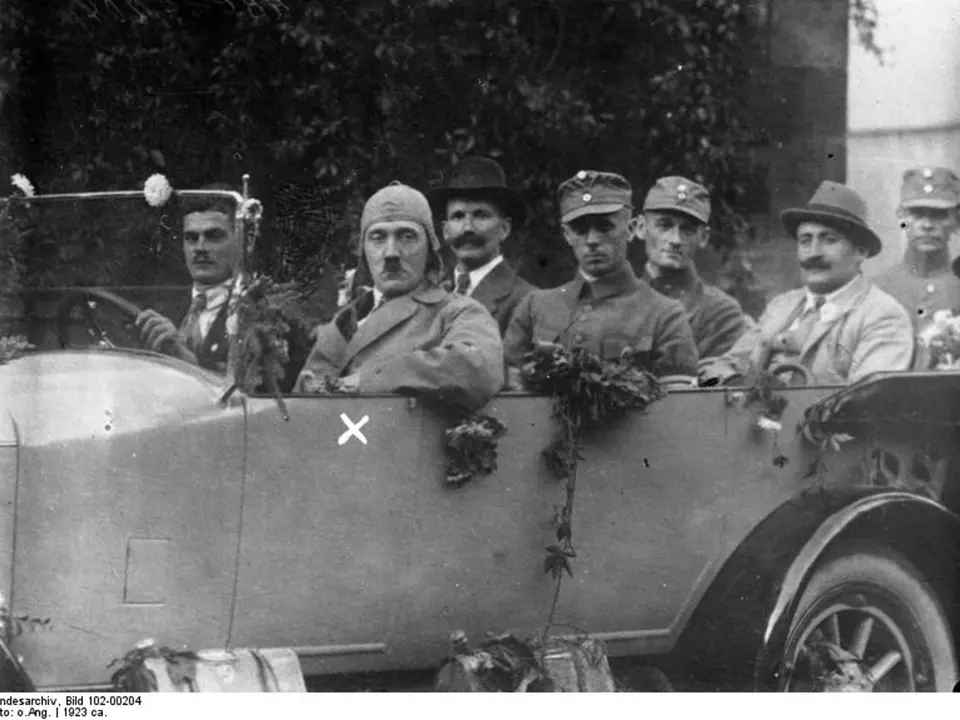 Adolf Hitler a jeho souputníci, r. 1923