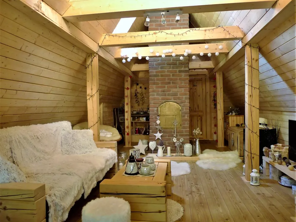Návštěva na chalupě v Orlických horách: Obývací pokoj v patře