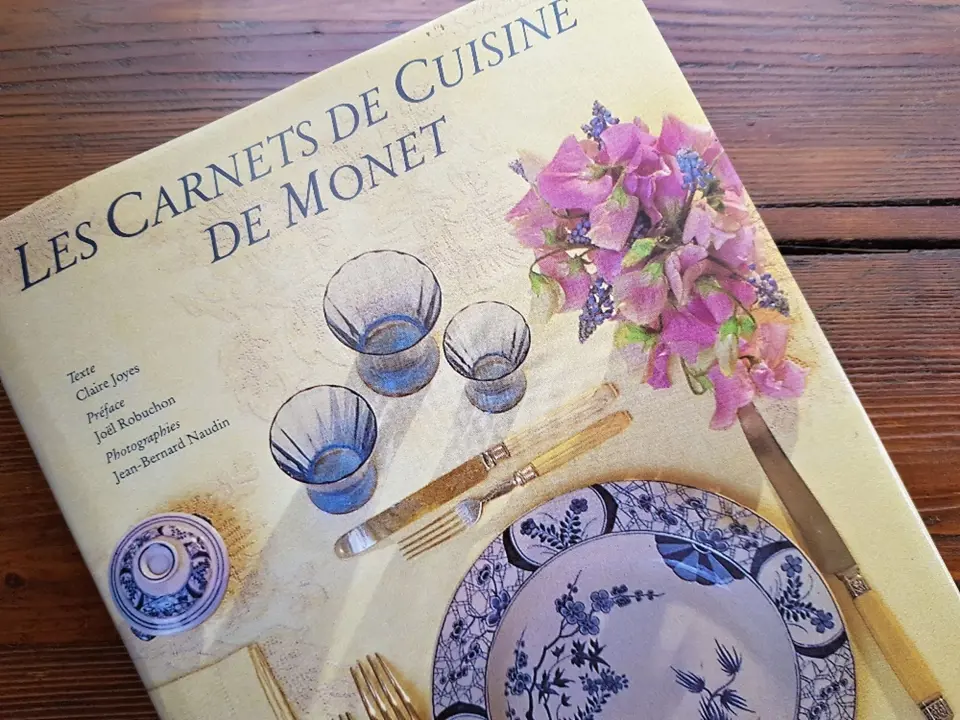 kniha věnovaná kuchyni u Monetů v Giverny