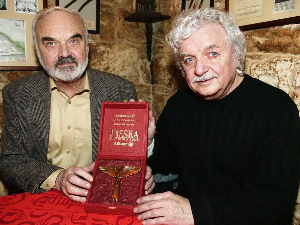 Společně s Ladislavem Smoljakem napsali úspěšné divadelní hry s ústřední postavou Járy Cimrmana.