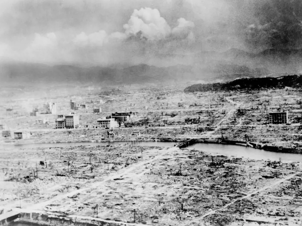 Zdevastované město Hirošima po výbuchu atomové pumy